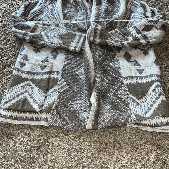 EUC Lovestitch Medium sweater cardigan Neutral colors - Picture 9 of 10